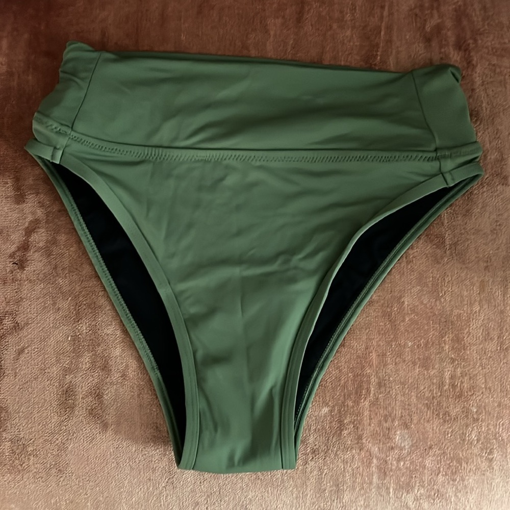 Green bikini - Picture 4 of 4